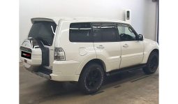 
Mitsubishi Pajero 2011 full									